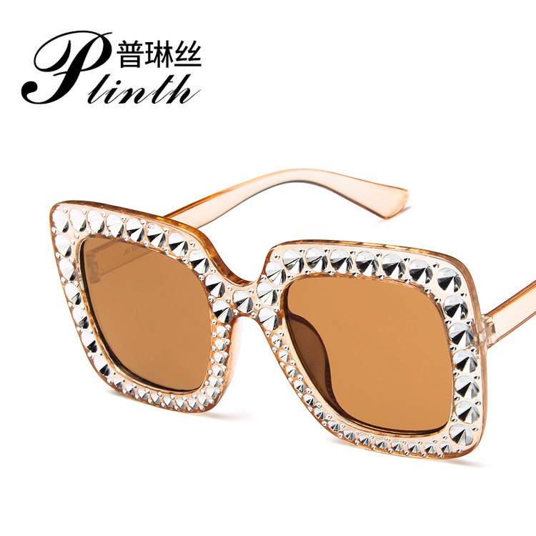 2018 new large frame diamond sunglasses 5702 European and American square versatile sunglasses Fashion Square Sunglasses