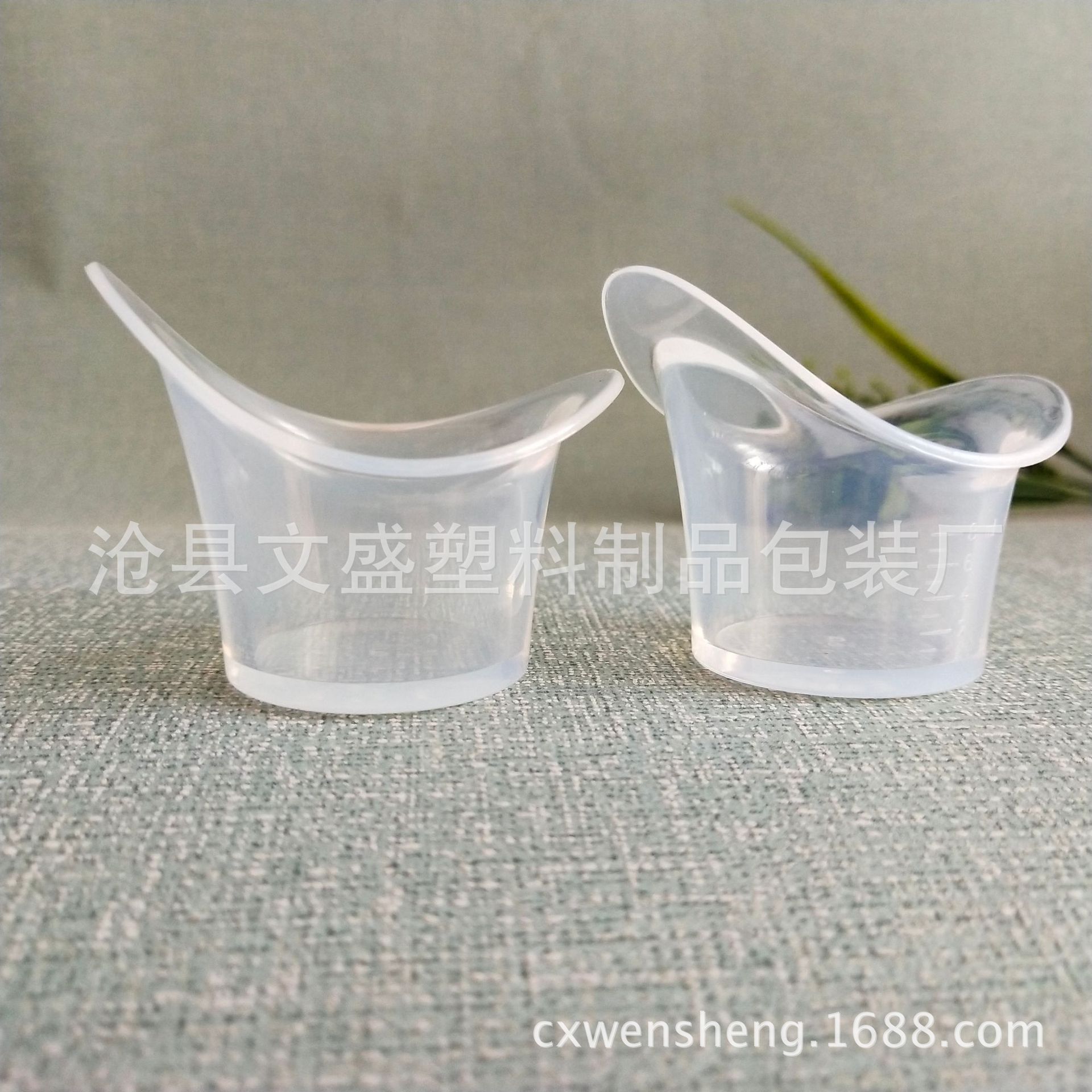 厂家供应8ml硅胶洗眼杯 带刻度透明洗眼杯 美瞳 硅胶杯