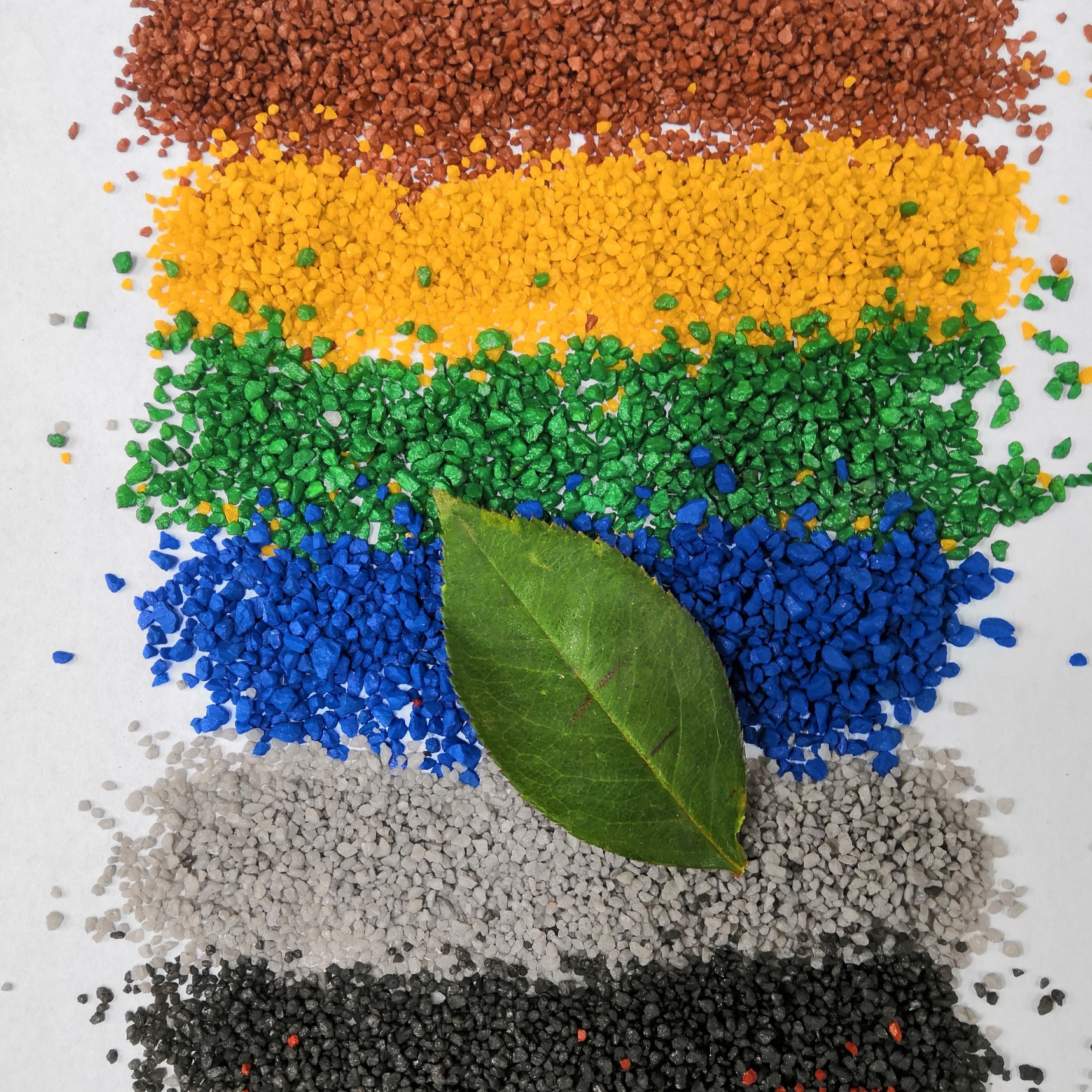 我厂生产销售彩色陶瓷颗粒 高速公路减速带   公园绿化带