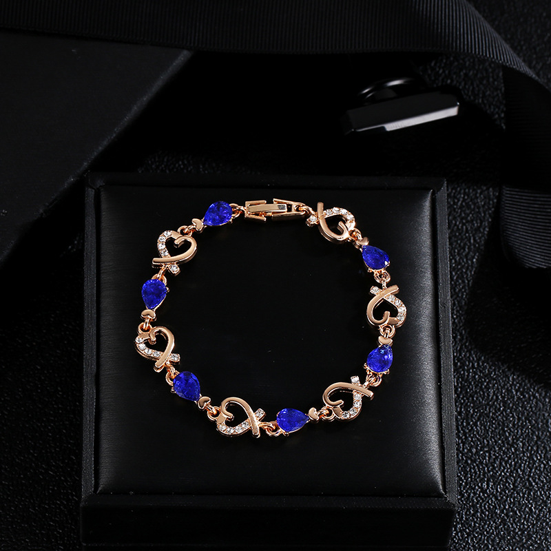 Style Coréen Amour Bracelet Creux-out Élégant Fleur Strass-intégré Lady Bracelet En Forme De Coeur Bracelet De Valentine Jour Cadeau En Gros display picture 8