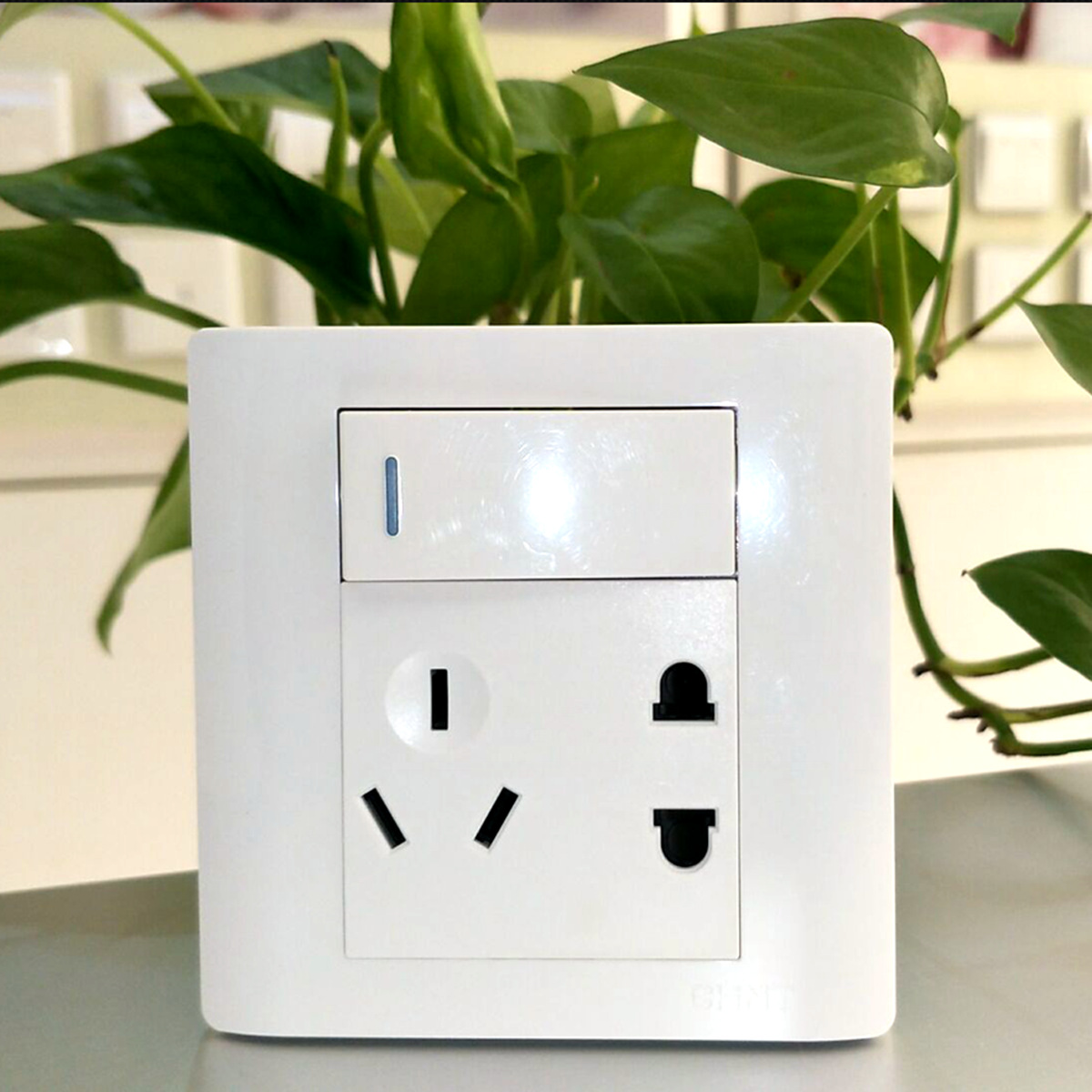 正泰开关插座NEW7-W4400白色 一开双5孔插座 10A250V 开关带插座