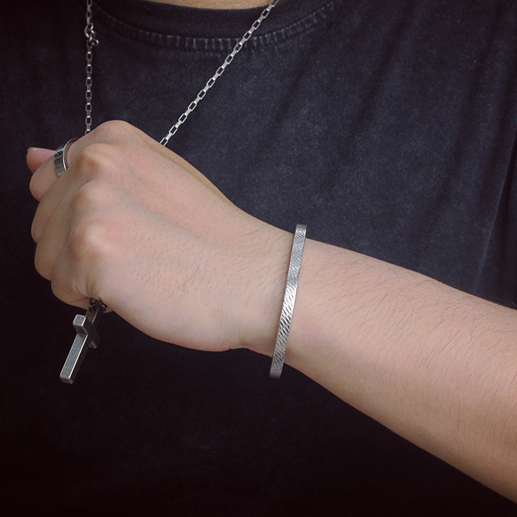 Fashionable classic universal retro bracelet with diamond pattern…