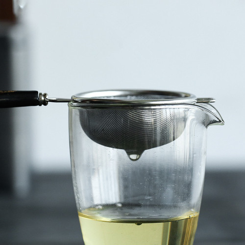 Manufacturer wholesale Japanese 304 stainless steel tea filter tea separator fine filter mesh tea strainer tea drain black and white handle size