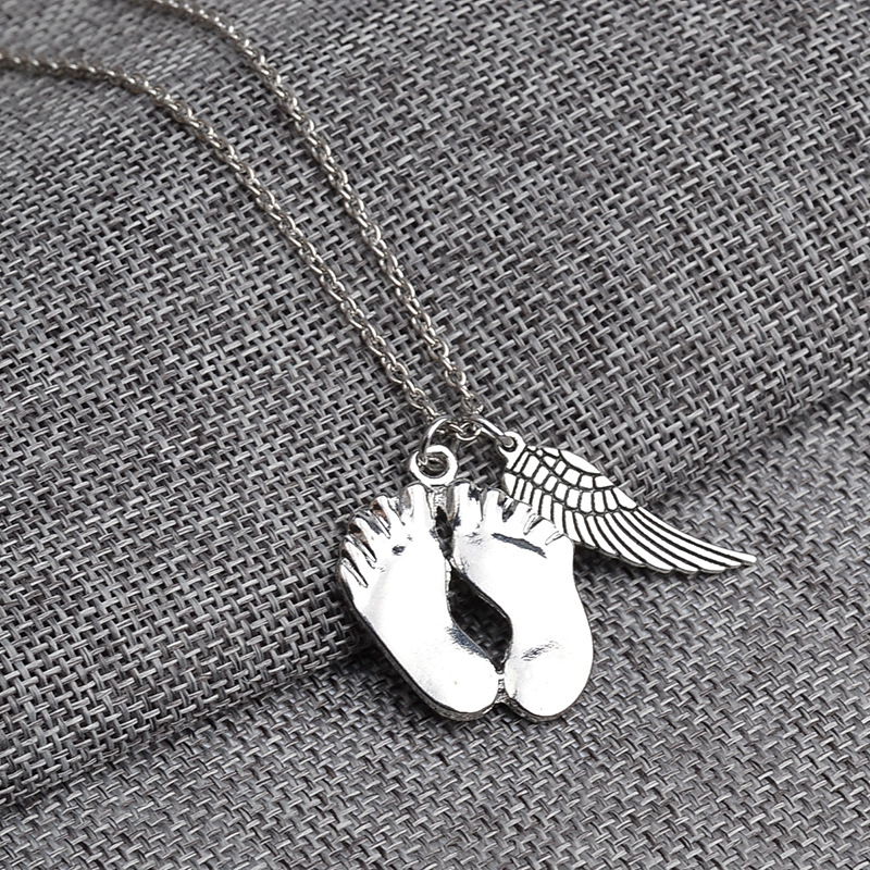 New Style Little Feet Wings Pendant Necklace Mother's Day Gift Daughter Little Feet Necklace Accessories Wholesale Nihaojewelry display picture 3