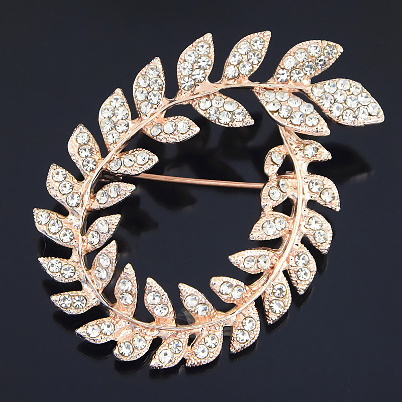 Olijftak broche met strass reversspeld voor kostuums_voghion.com