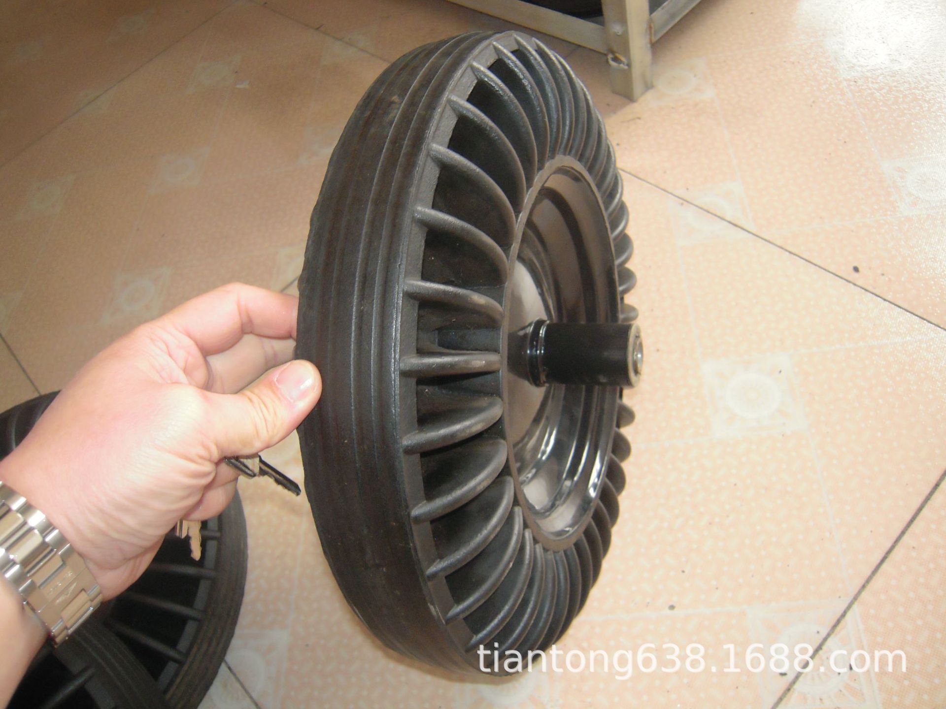 厂家直销优质16寸胶粉实心轮SR1602，适应于各种工具车辆，可来样