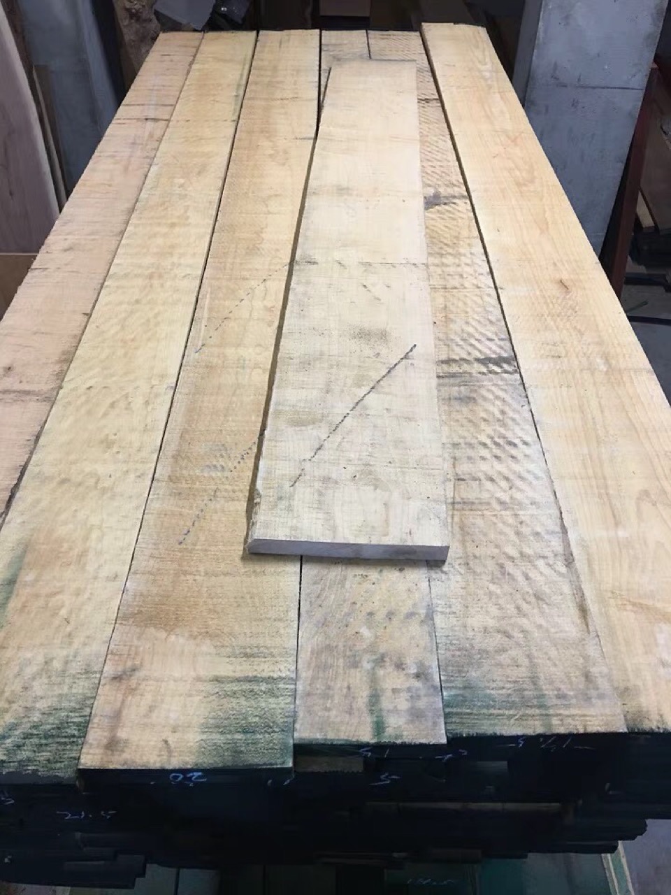 厂家批发美国枫木原木 枫木实木板材 枫木虎纹 枫木家具沙发木材-阿里巴巴