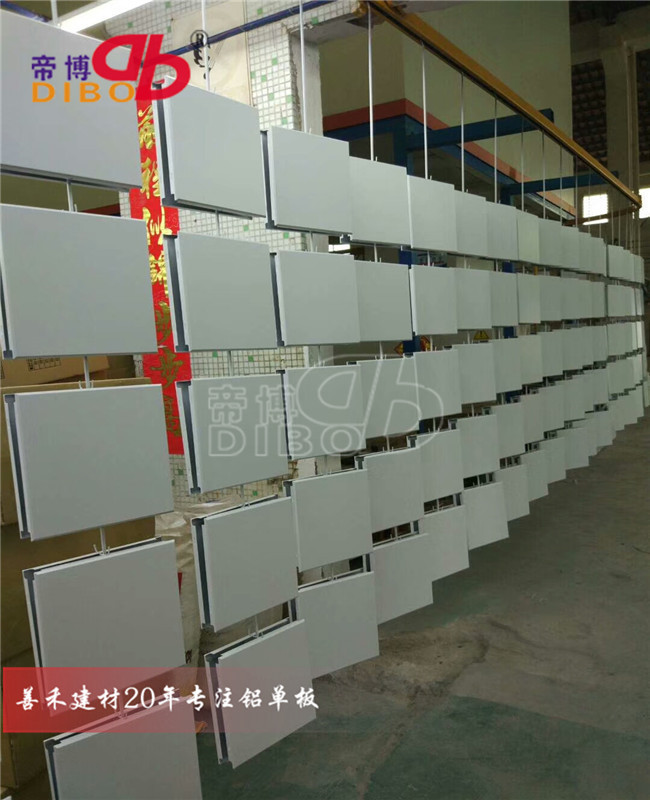 加油站防风铝条扣 办公楼铝天花铝扣板 广告牌U85条扣