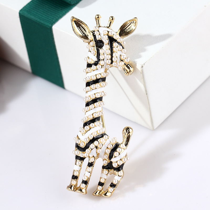 Retro Giraffe Alloy Inlay Artificial Pearls Women's Brooches display picture 5