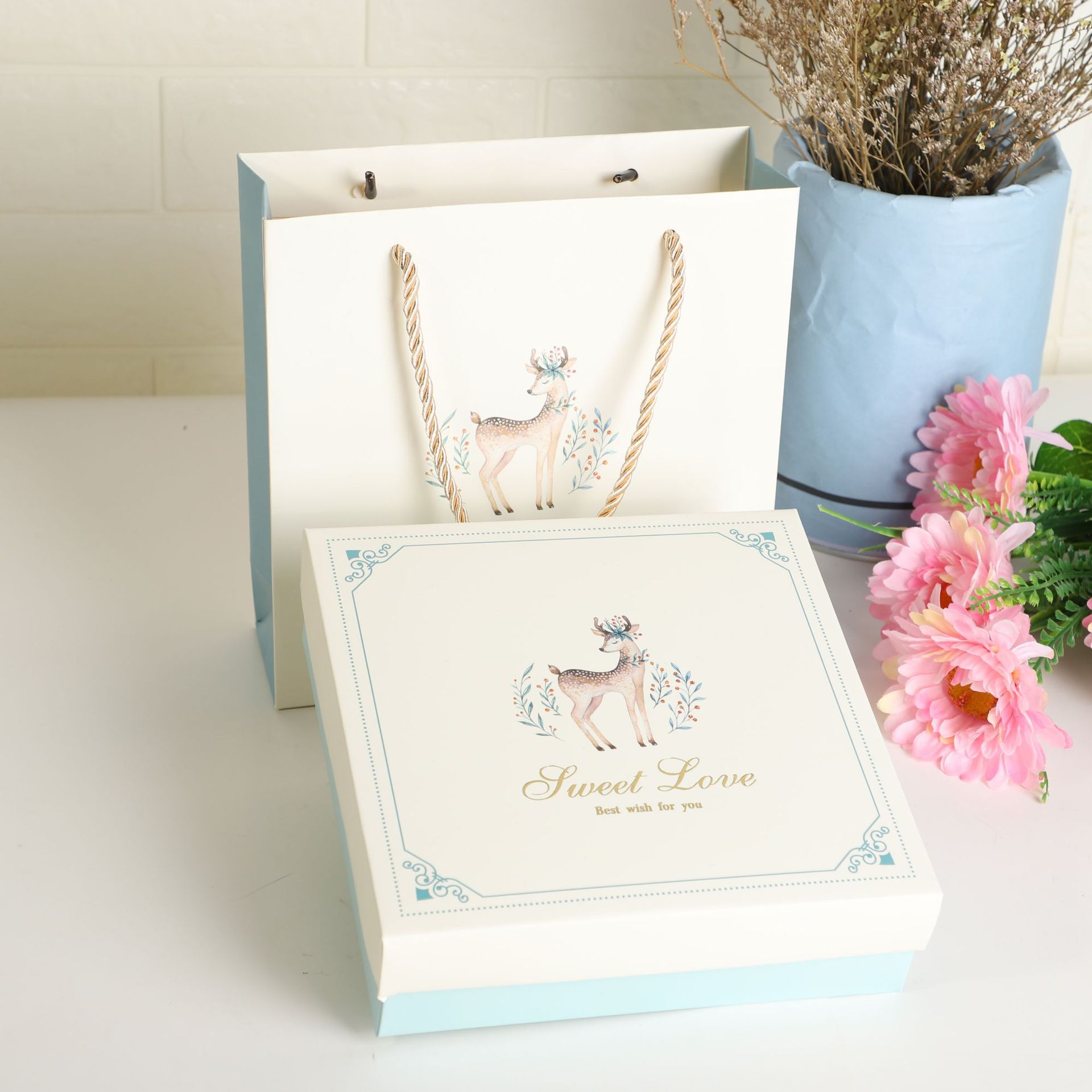 厂家直销新款小鹿烫金礼盒包装盒喜礼盒圣诞礼品纸盒支持定做印刷