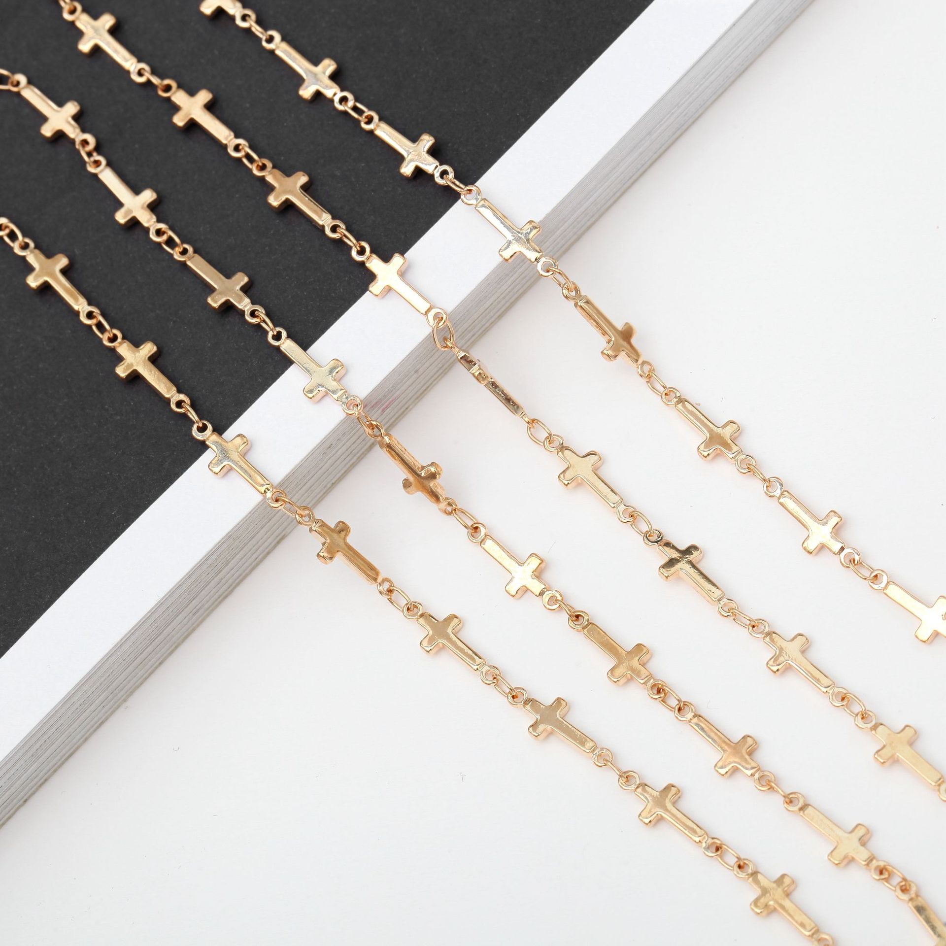 28g Weight Metal Material Golden Cross Fashion Anti-skid Glasses Chain