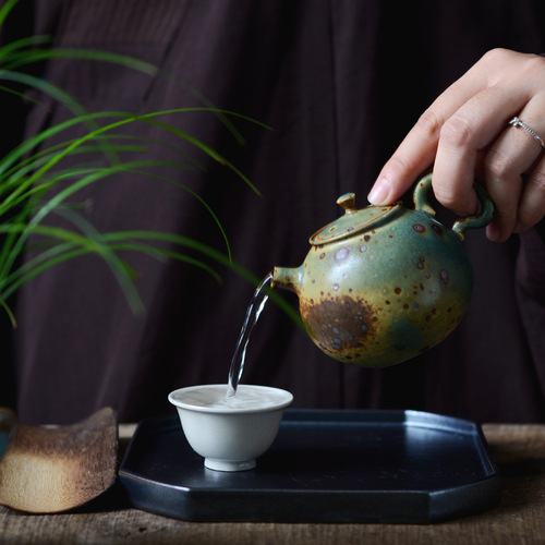Jingdezhen Ceramic Teapot Purely Handmade Shino Kiln Transformed into a Ball Hole Filter Ceramic Tea Set Iron Tire Stoneware Pot