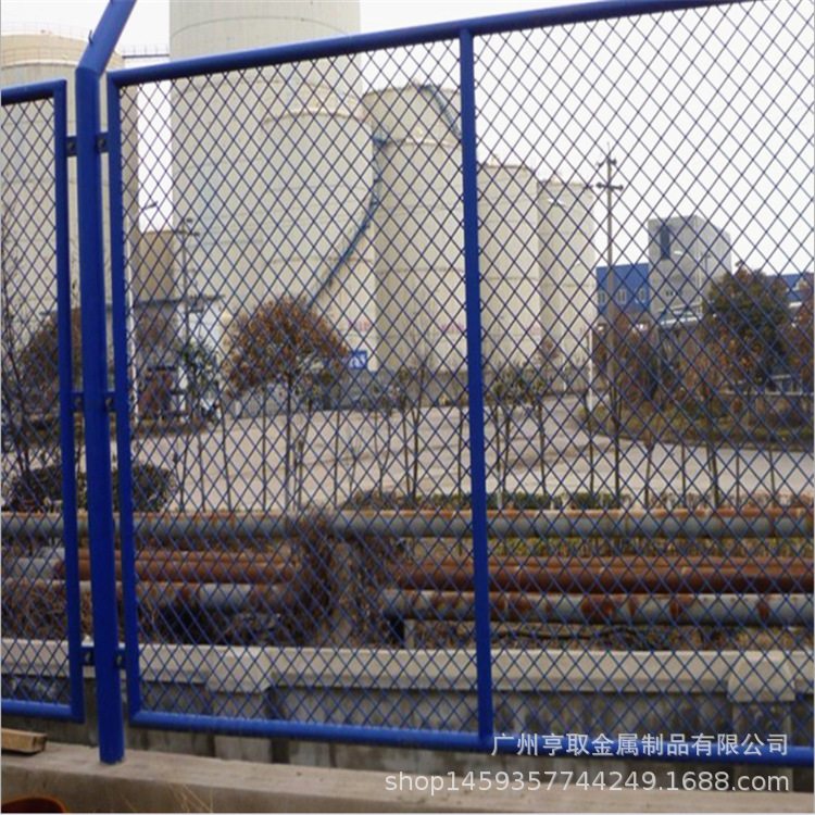 厂家定制钢板网护栏网 铁路两侧防爬护栏 工厂围墙护栏网