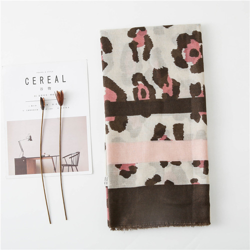 Leopard print versatile cotton and linen scarf, new Korean style temperament seaside vacation beach towel, women's sun protection shawl