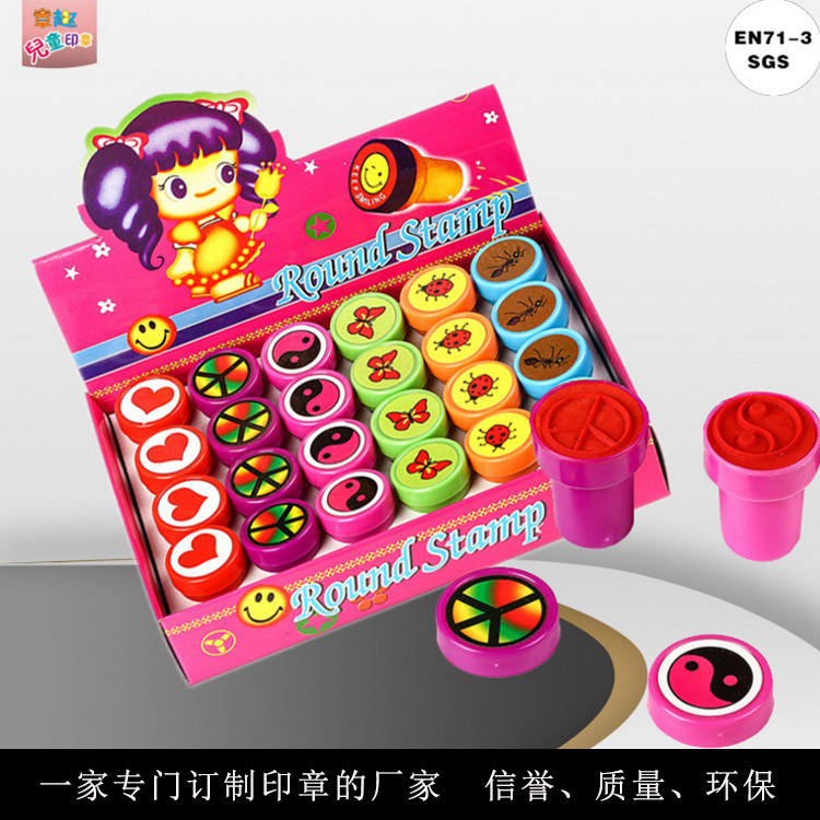 Fábrica al por mayor patrón de dibujos animados lindo sello de recompensa para niños plástico de secado rápido suministros de sello de juguete cilíndrico