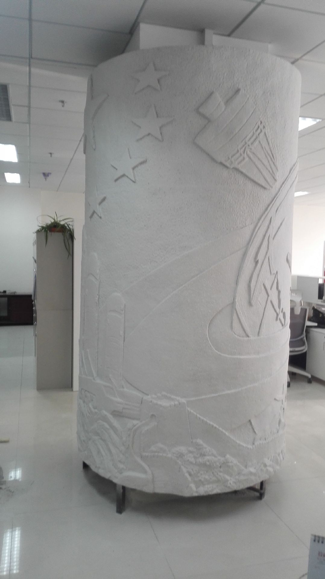 玻璃钢喷真石漆砂岩效果海南省艺术品装饰高浮雕航天模型雕塑室内