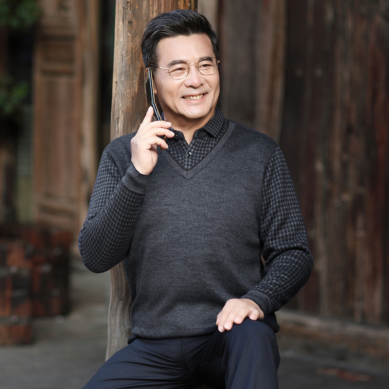 La camisa cálida de papá forrada de lana engrosada de los hombres de mediana edad y ancianos invierno suéter forrado de lana falso dos piezas