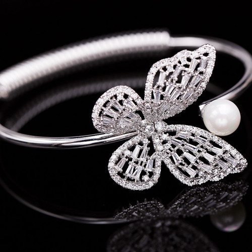 New Japanese and Korean Fashion Open-Adjustment Bracelet with Pink Zirconia and Hollow Pearl Butterfly Bracelet