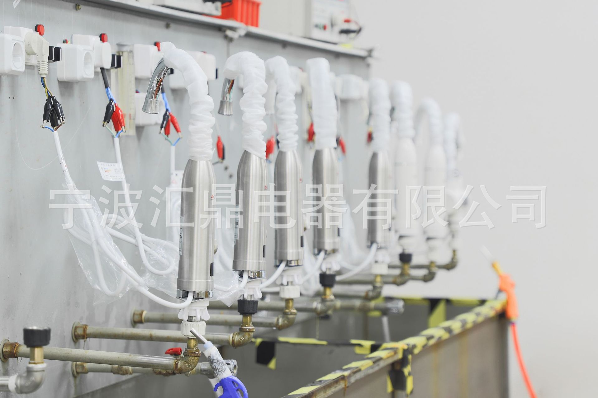 P06-S02 26 一排检测机器.JPG