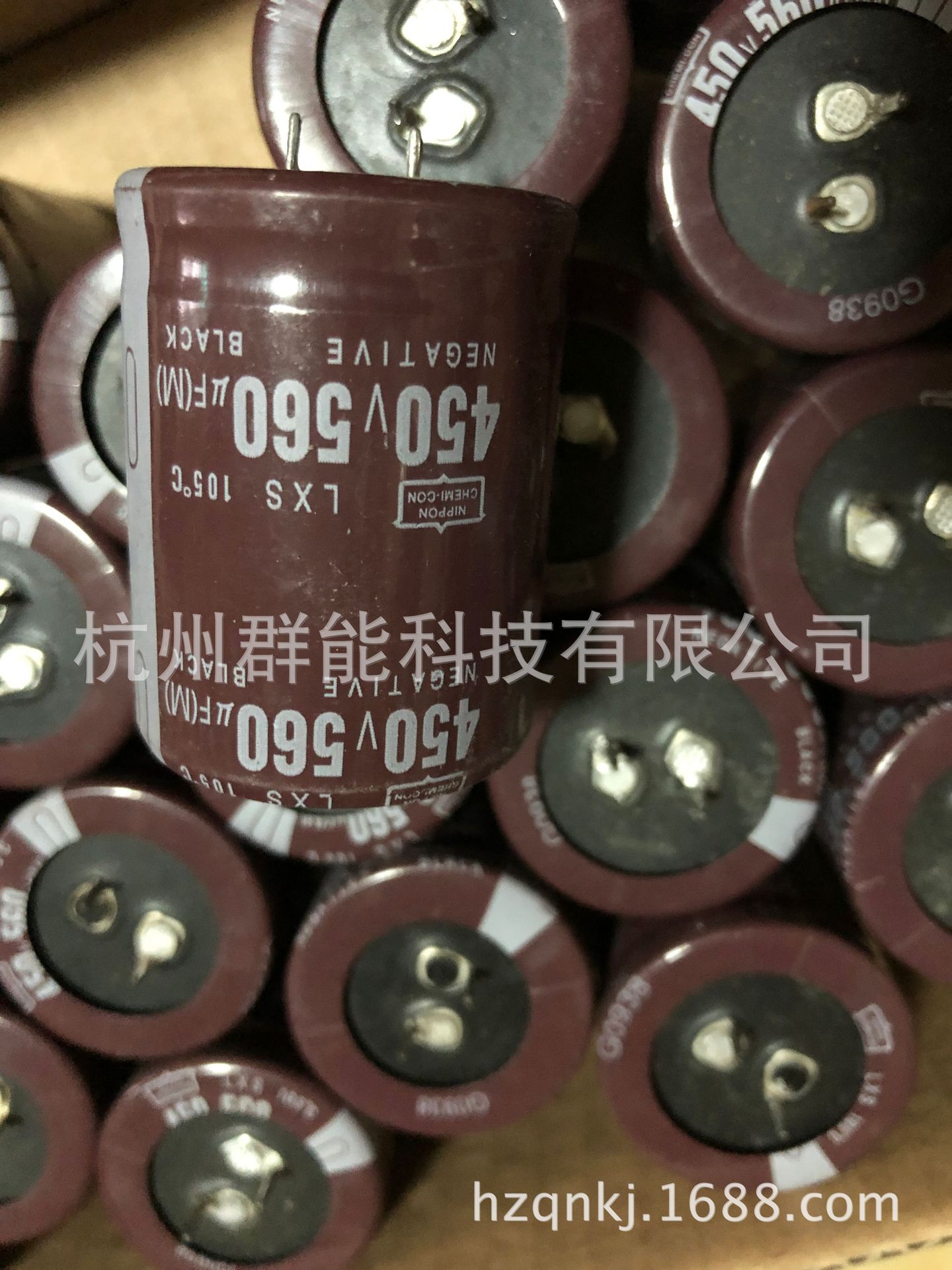 特价库存铝电解电容560uf/450v   实物拍摄