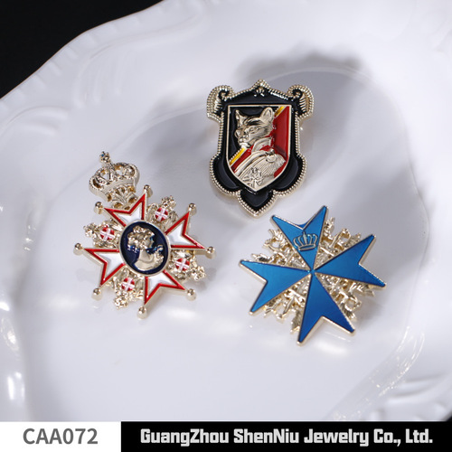 CAA072新款流行金属电镀金色皇冠美人头点漆勋章胸针滴油别针批发