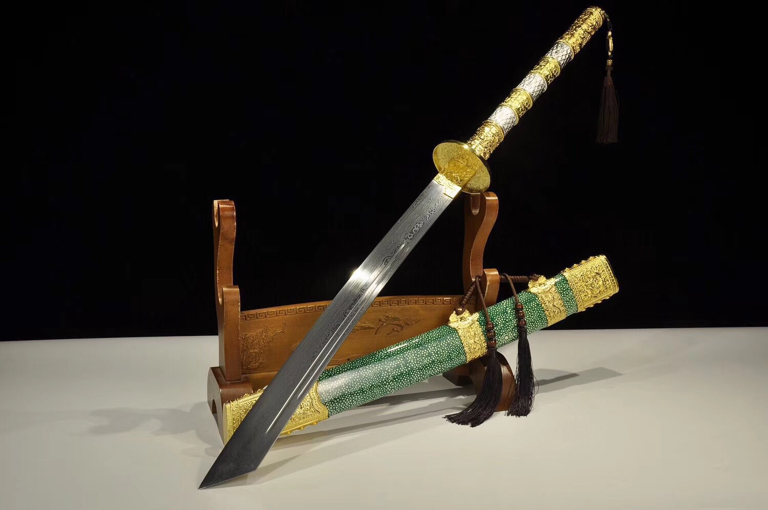 正品龙泉刀剑 折叠花纹钢仿鱼皮康熙战刀 宝刀 斩马刀 未开刃