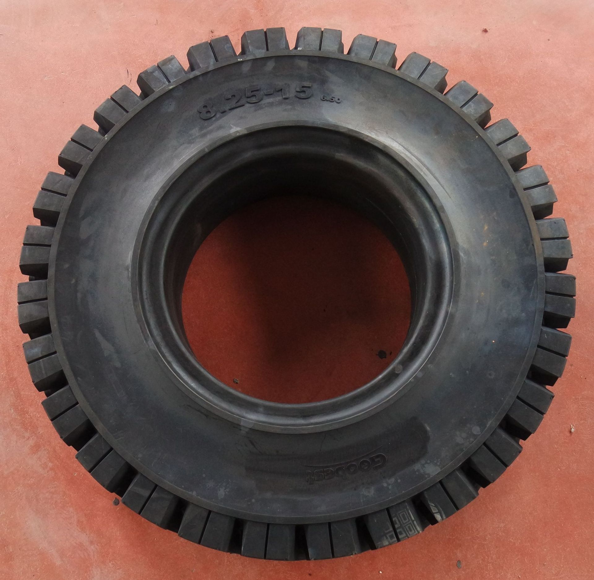 供应50叉车、60叉车、70叉车8.25-15实心轮胎