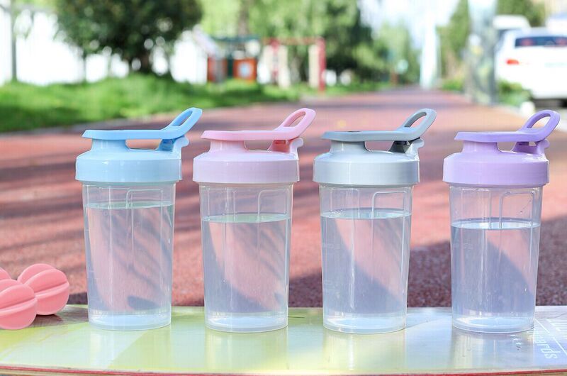 Now fitness sports water cup protein powder water bottle milkshake plastic cup with scale mixing cup large capacity cup Now fitness sports water cup protein powder water bottle milkshake plastic cup with scale mixing cup large capacity cup