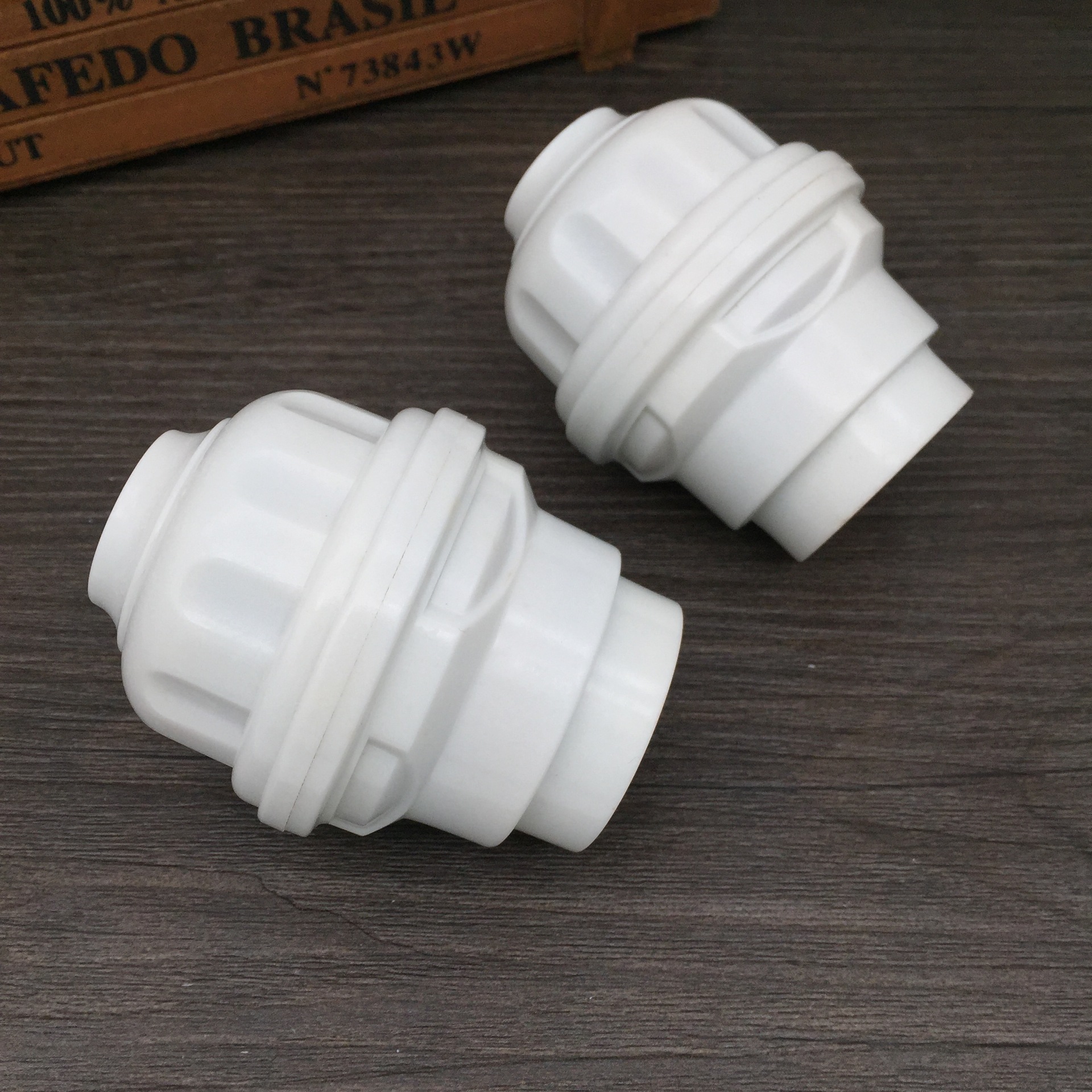 厂家直供e27螺口灯头纯铜接线柱瓷白胶木吊灯头 LED节能灯头灯座