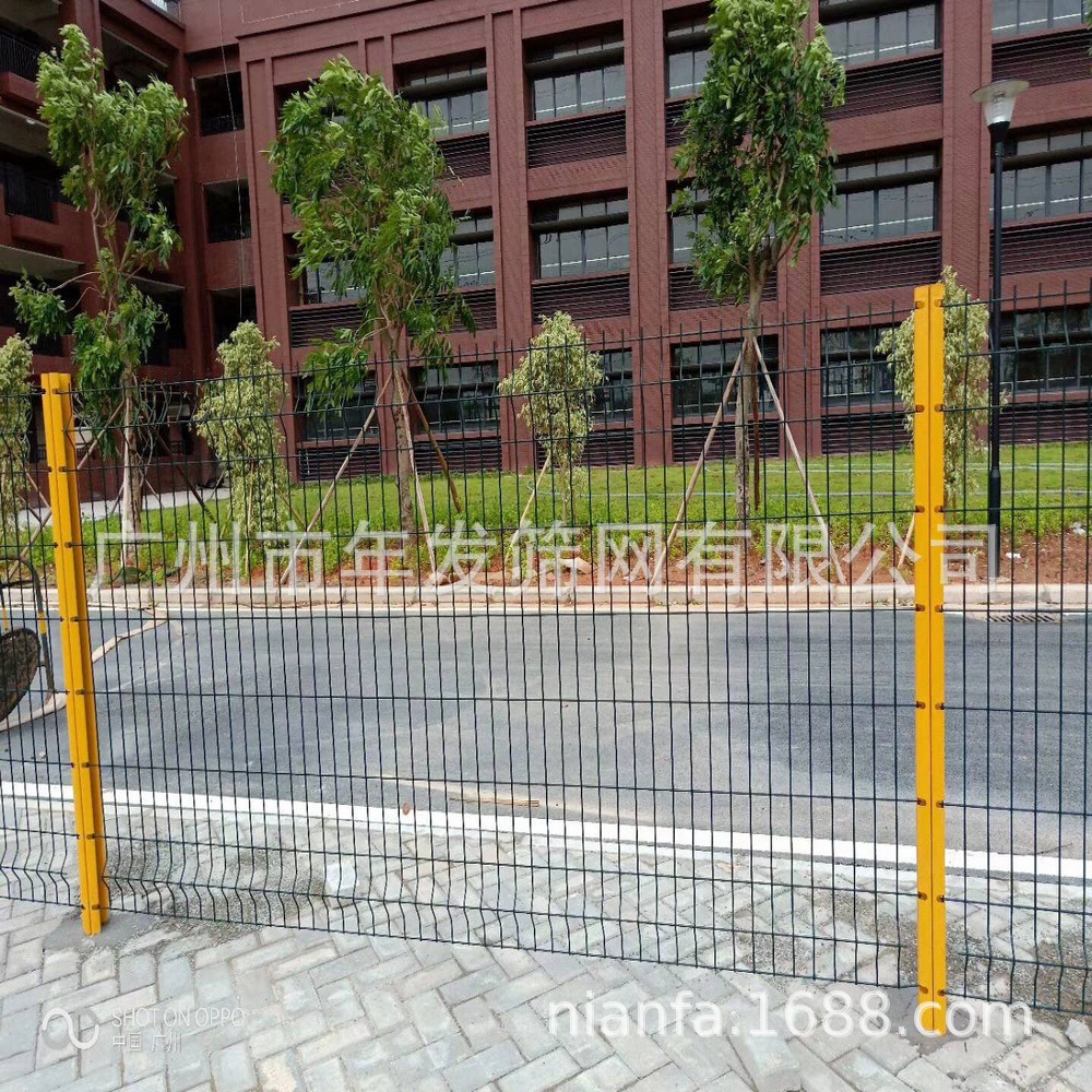 小区黄色桃型柱护栏 现货学校工厂围栏 1.8米高浸塑公路护栏网