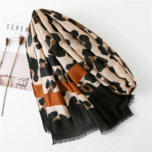 Leopard print versatile cotton and linen scarf, new Korean style temperament seaside vacation beach towel, women's sun protection shawl