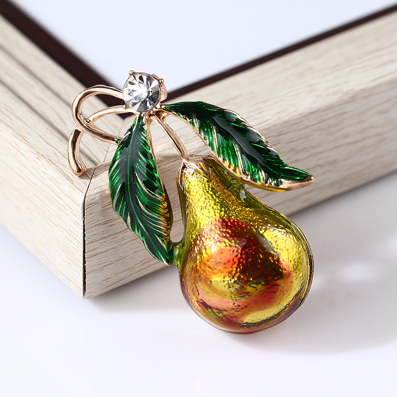 Spilla a forma di zucca in smalto e lega accessorio elegante_voghion.com