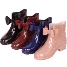 Giày đi mưa nữ châu Âu và Hoa Kỳ xuất khẩu thời trang 2019 màu rắn ống thấp màu đen nhà sản xuất giày đi mưa nữ Giày đi mưa