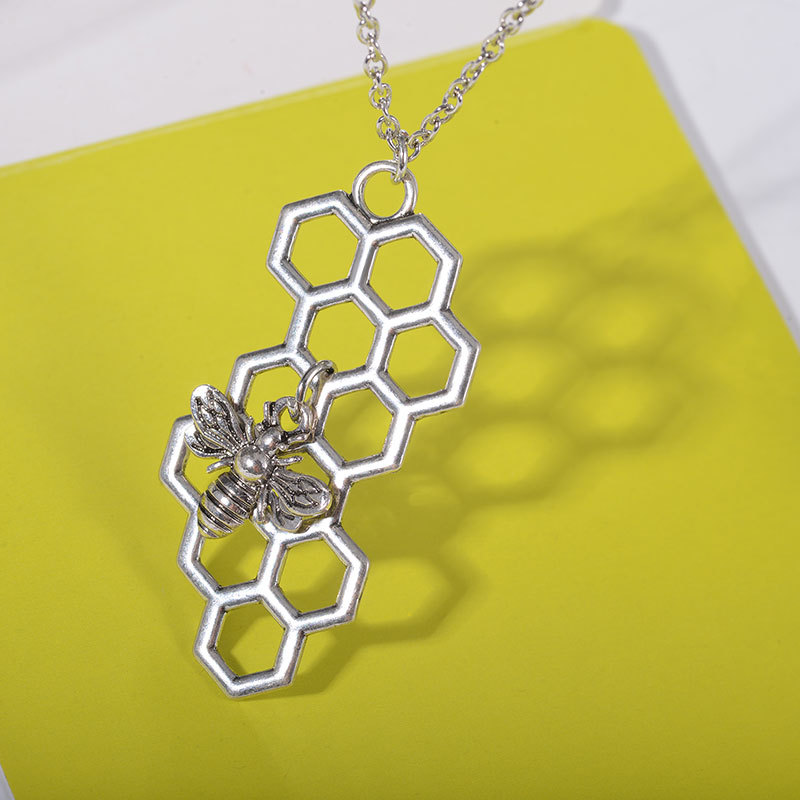 necklace fashion simple honeycomb honeycomb pendant small bee insect necklace ladies clavicle chain 