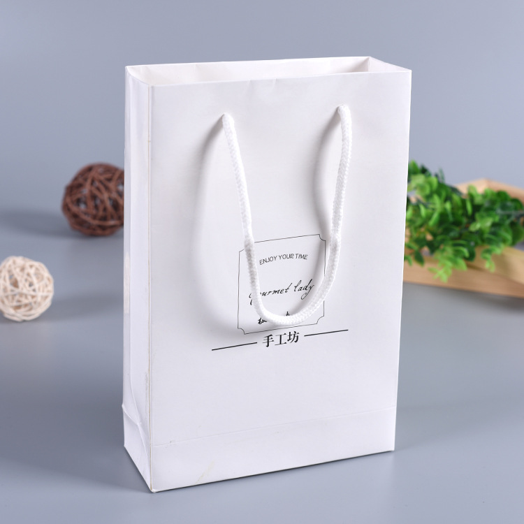 新款创意白卡纸袋 通用服装手提袋 环保牛皮纸购物纸袋 定做批发