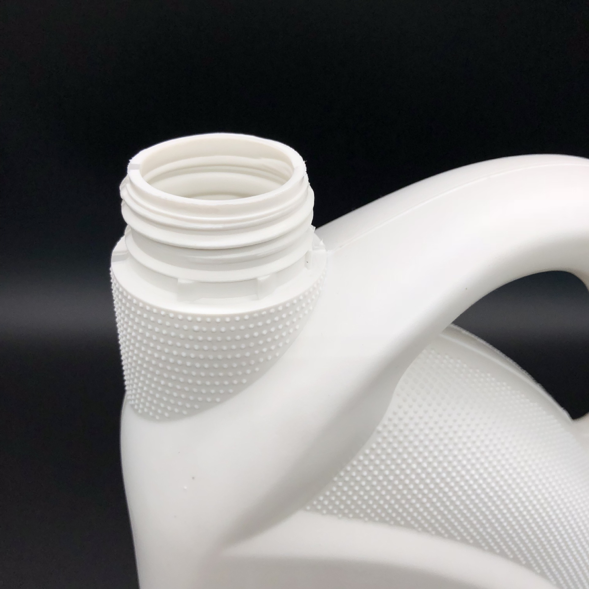 现货批发白色2升水箱宝防冻液通用塑料桶2L汽车护理用品塑料桶E18