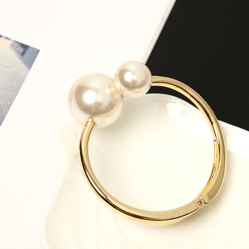 New Simple Style Single Layer Irregular Pearl Alloy Bracelet display picture 3