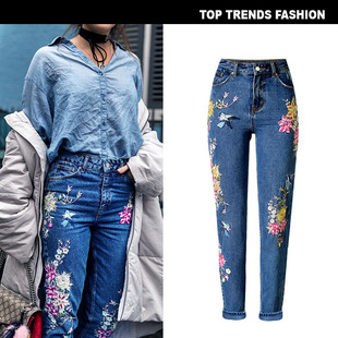 ������Ů�b�W������ǰ��̽�ֱͲţ��ѝ����С�B���{ɫ���Lѝ