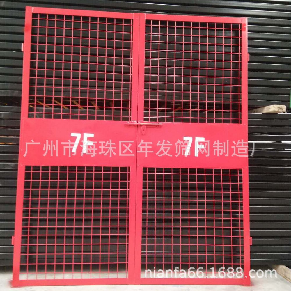 现货供应电梯楼层施工安全门 工厂直销施工电梯井防护门 人货梯门