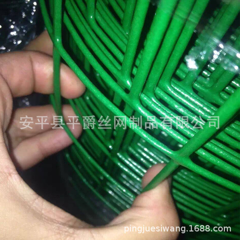 浸塑圈地隔离护栏网 鱼塘养殖防护网 圈山种植绿色铁丝网