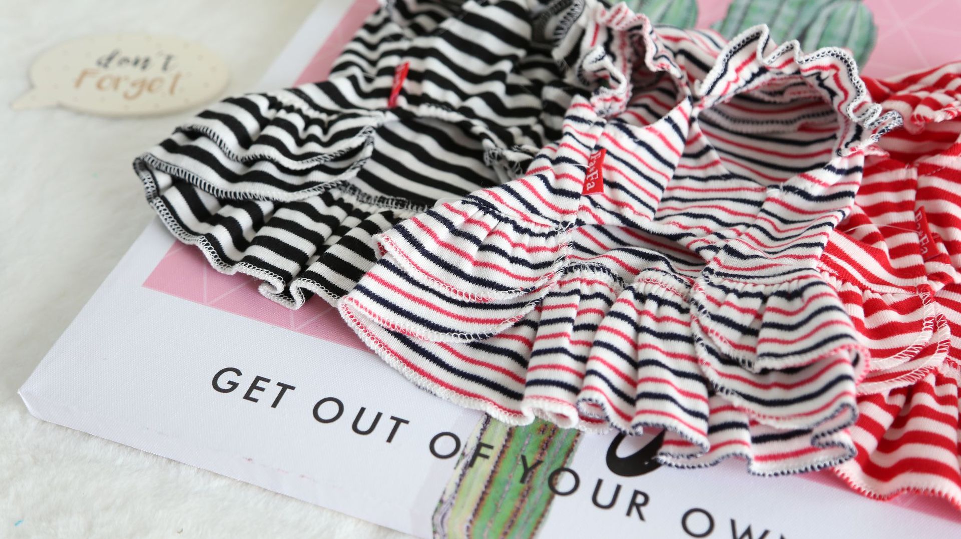 英伦风条纹打底裙