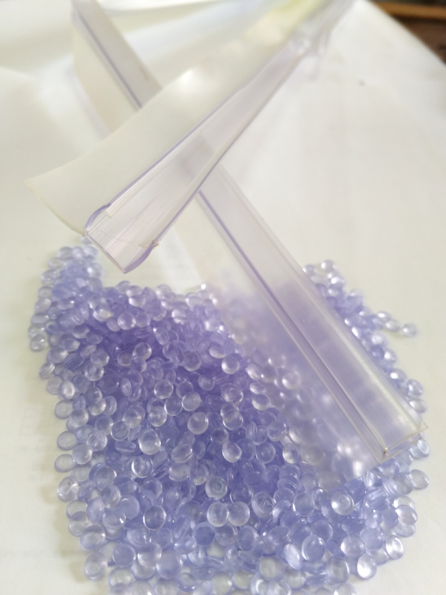 卫浴封边条挤出PVC塑胶料 挤出PVC胶料 PVC拉管料  PVC塑料