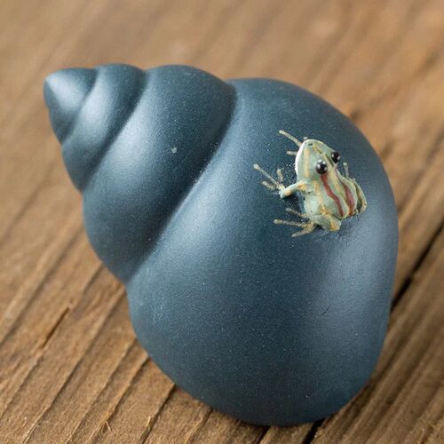 Factory direct sales snail hand-sprayed purple sand small tea pet mini ornaments handle piece can be used to grow tea and play tea ceremony accessories