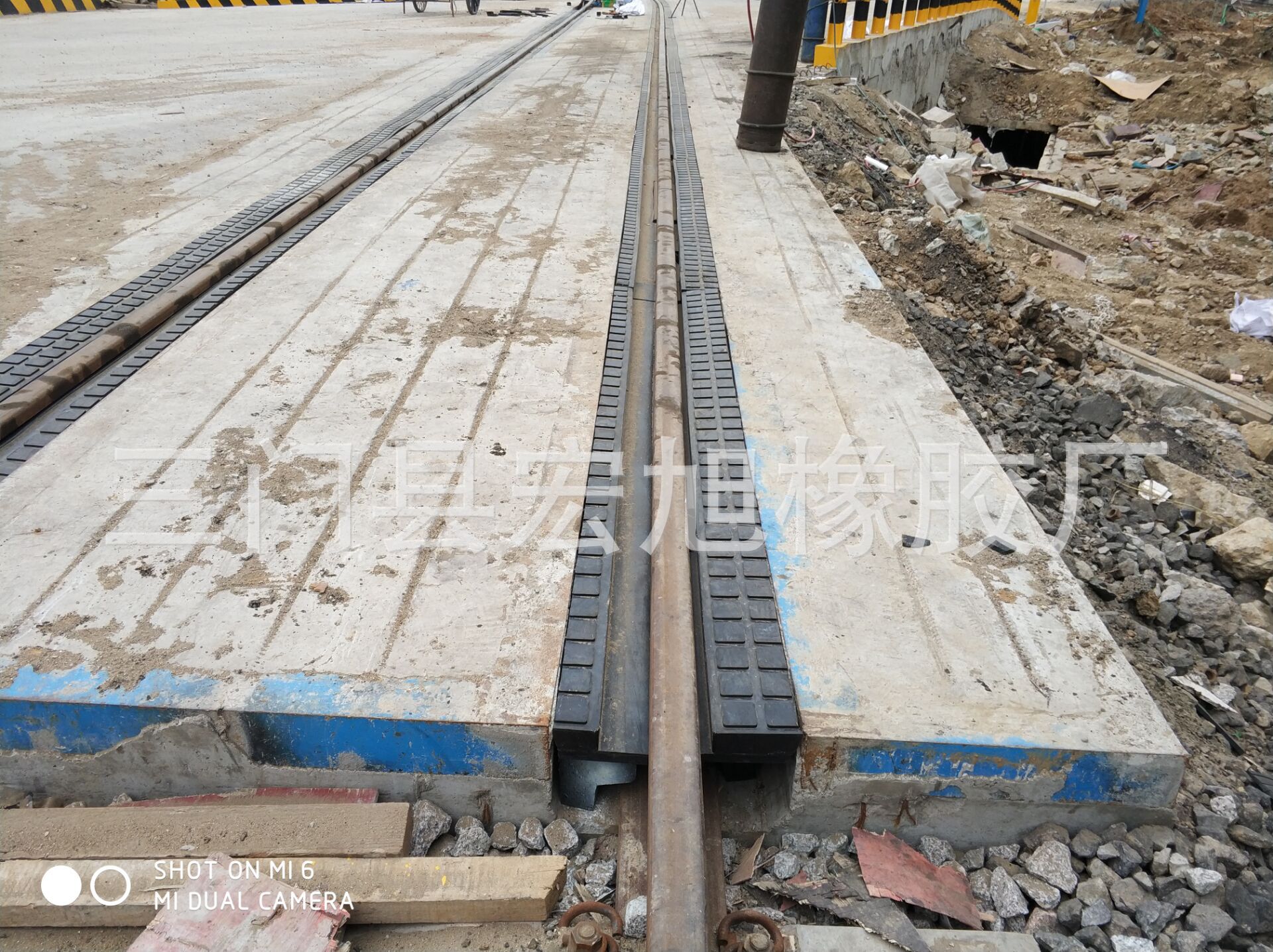 铁路整体道床橡胶填充块 轮缘槽橡胶嵌条 整体道床轮缘槽橡胶盖板