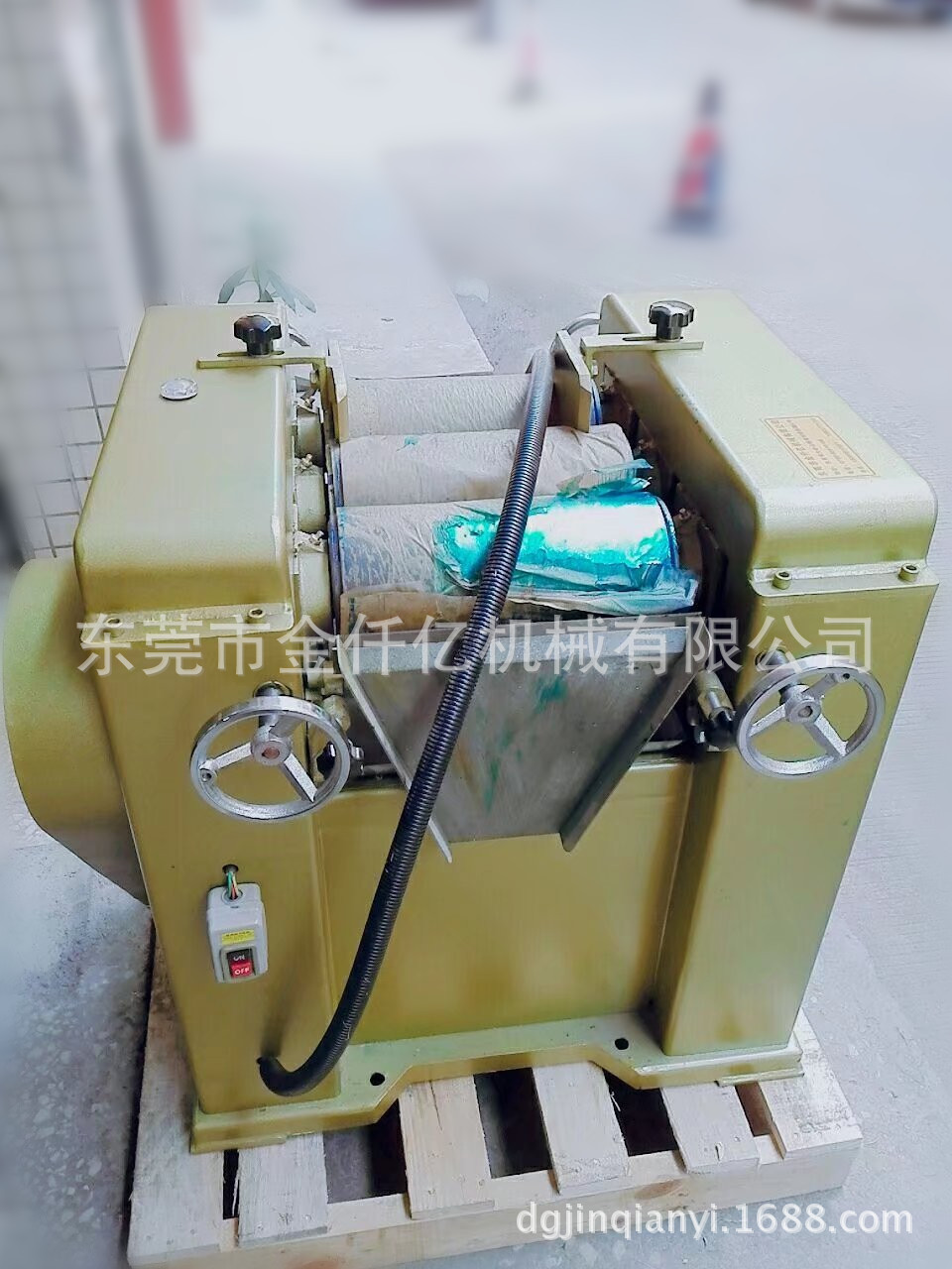 厂家供应东莞三辊研磨机，水性三辊研磨机，涂料三辊机S150