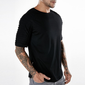 Fashion men’s T-shirt with simple shoulder sleeve wrinkles 