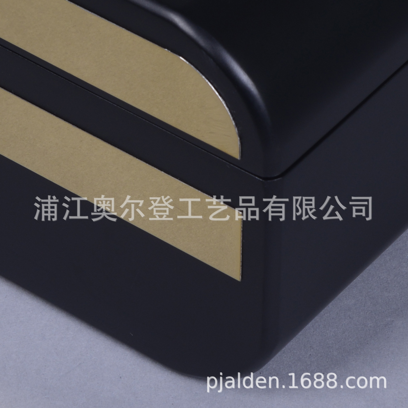 High-end wooden box custom packaging box, golden copper sheet baked varnish gift box, arc-edge arc-shaped handicraft wooden box detail image 4