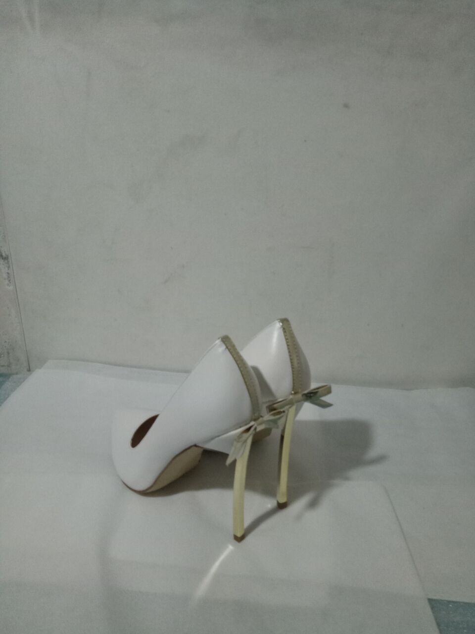 Chaussures simples à la mode pointues à la mode talon en forme de nœud talon haut blanc femmes_voghion.com