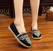 皇家姐妹 2018厂家直销春夏老北京绣花鞋民族风刺绣系列圆头单鞋