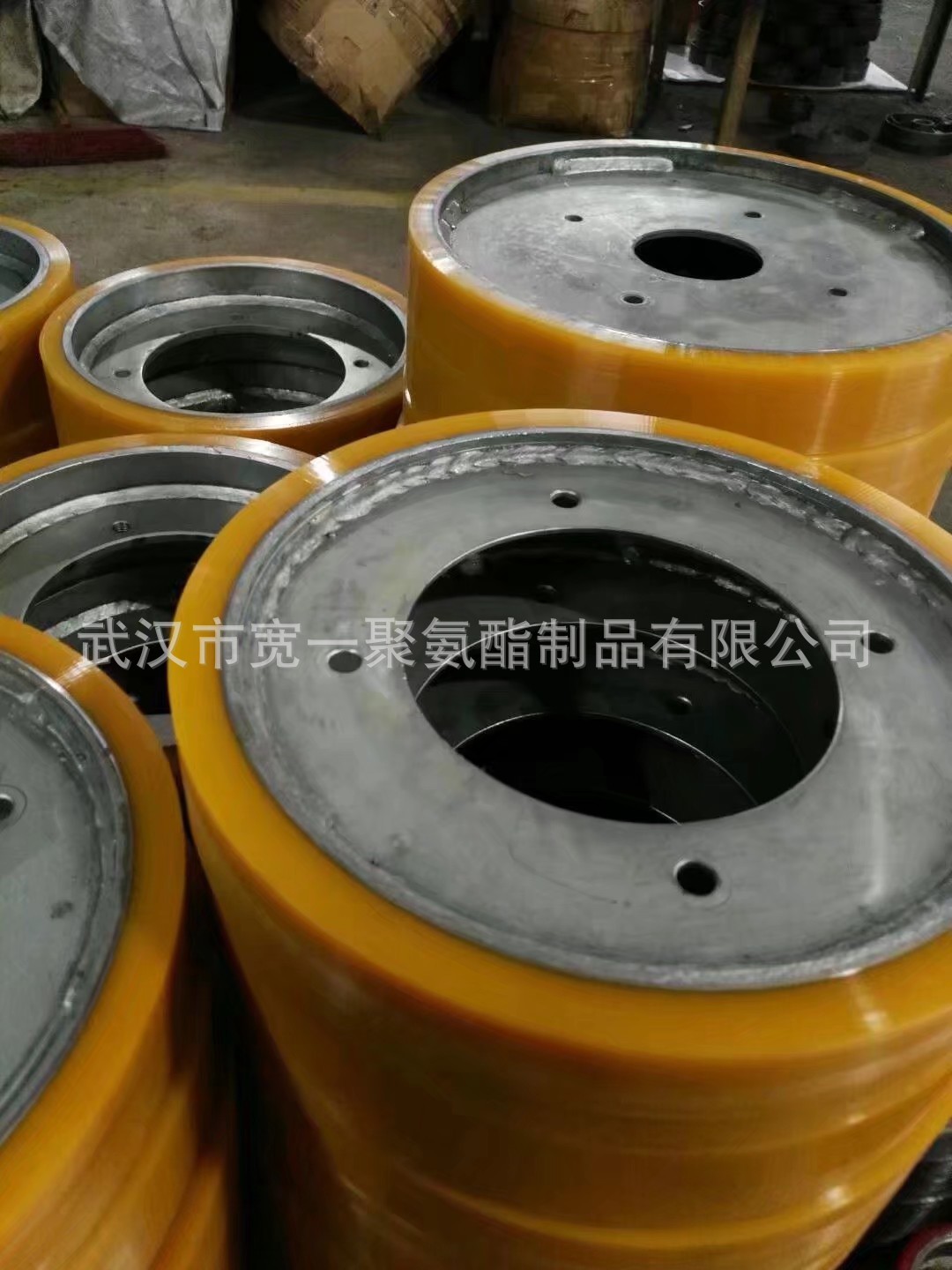 供应湖北荆州载重滚轮聚氨酯橡胶包胶，传动滚轮包胶加工